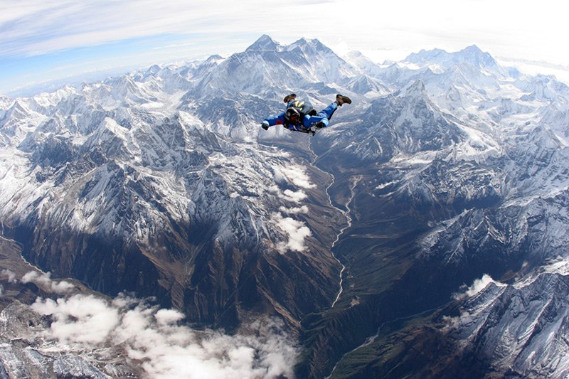 Skydiving-over-Mount-Himalaya's